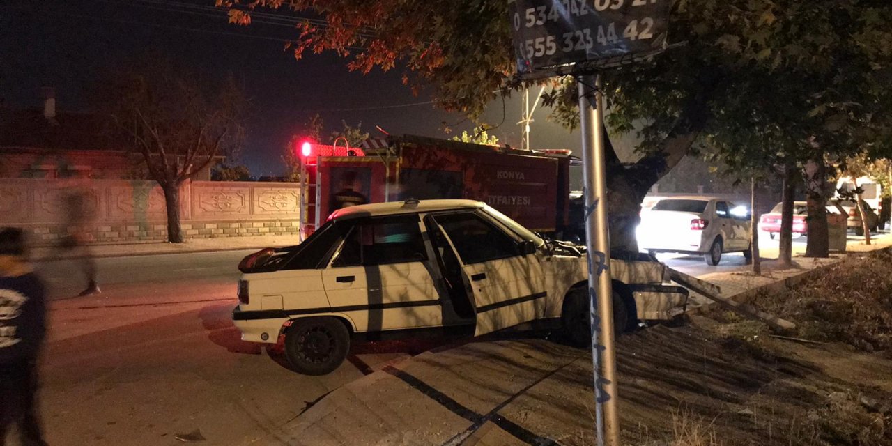Konya’da çarpışan iki araç, park halindeki araçlara çarptı: 2 yaralı