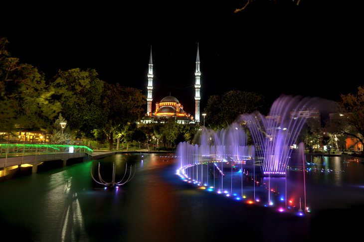 İslam dünyasında 'Mevlid Kandili' coşkusu