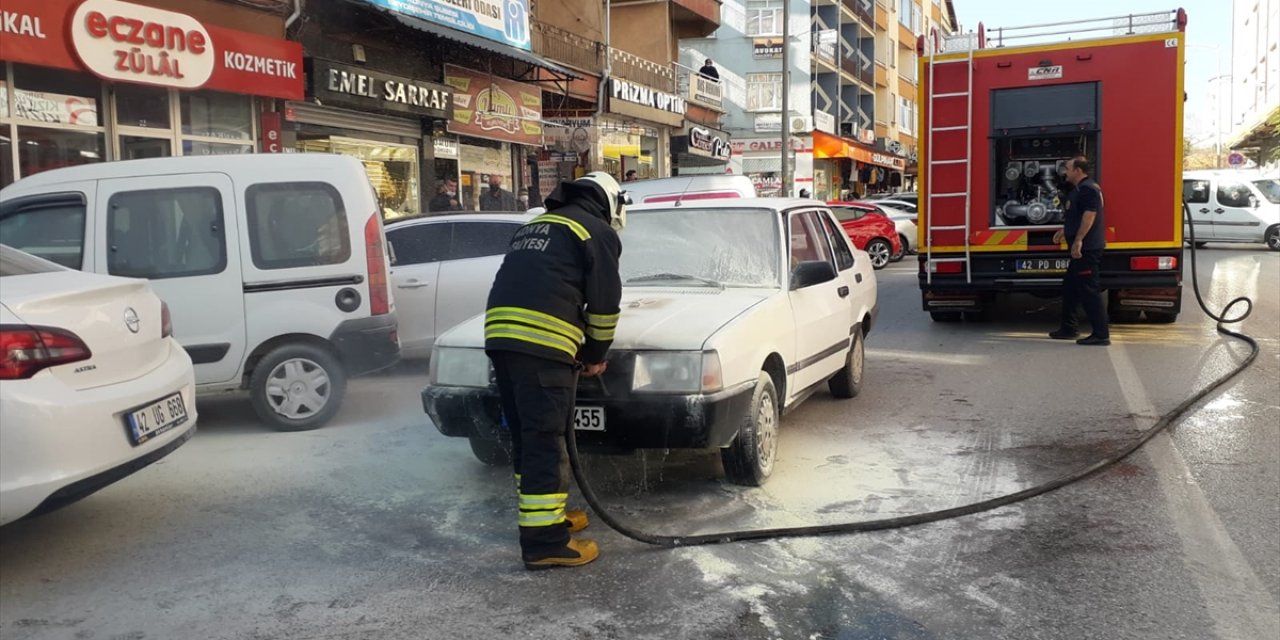 Konya'da seyir halindeki otomobilde yangın çıktı