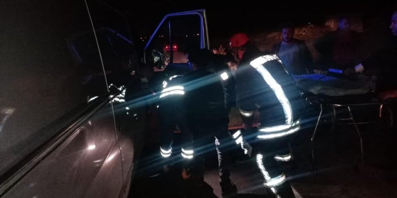 Konya’da minibüs koyun sürüsüne daldı: 2 yaralı