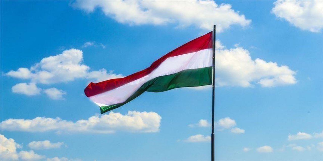Hungary ready to open corridor for migrants to go to western Europe: Premier