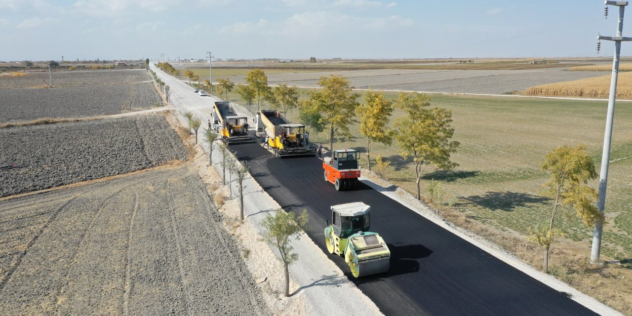 Karatay'da iki mahalle arasındaki yolu genişletme ve asfaltlama çalışması tamamlandı