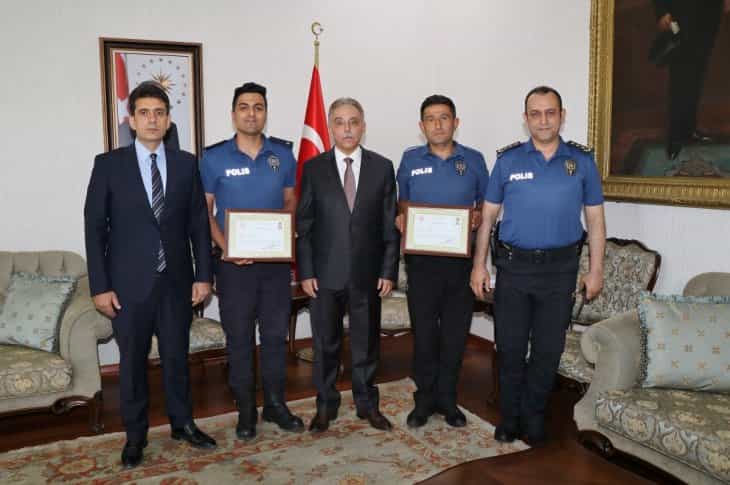 Konya Valisi Toprak o polisleri ödüllendirdi