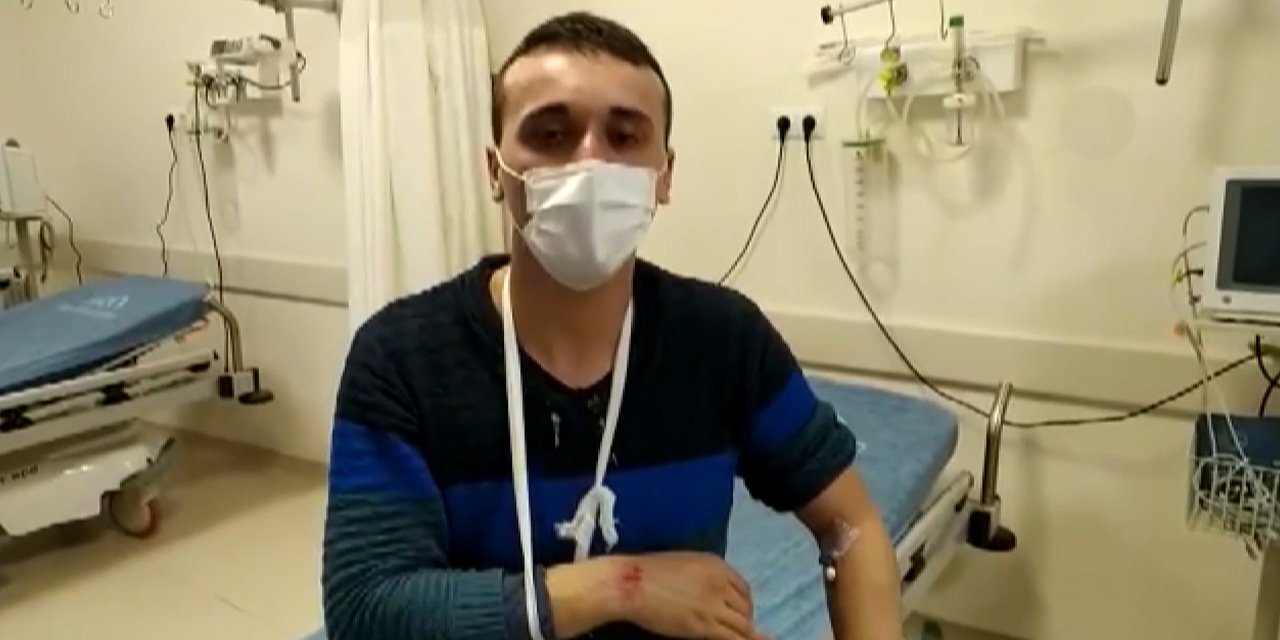 Konya'daki deprem anında aşağı inmeye çalışan kişi merdivenden düşerek kolunu kırdı