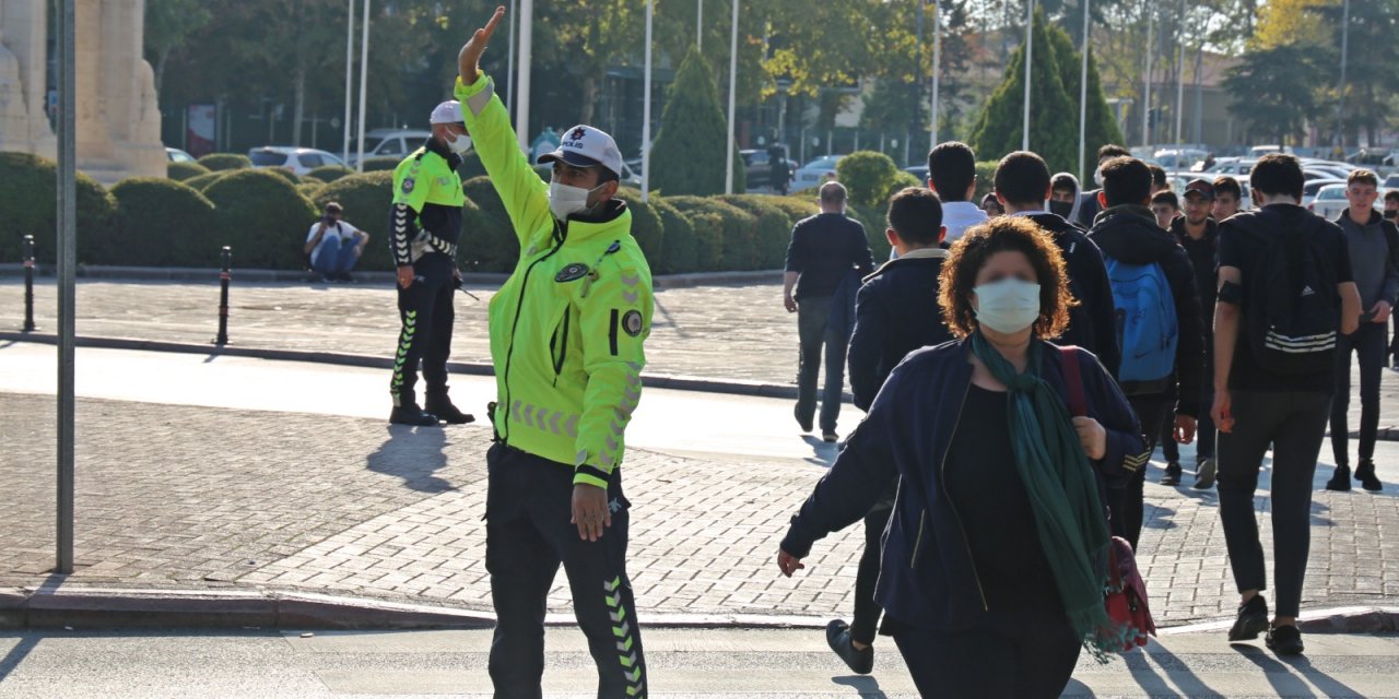 Konya’da sürücüler yayalara yol veriyor mu? Trafik ekiplerinden ilginç denetim