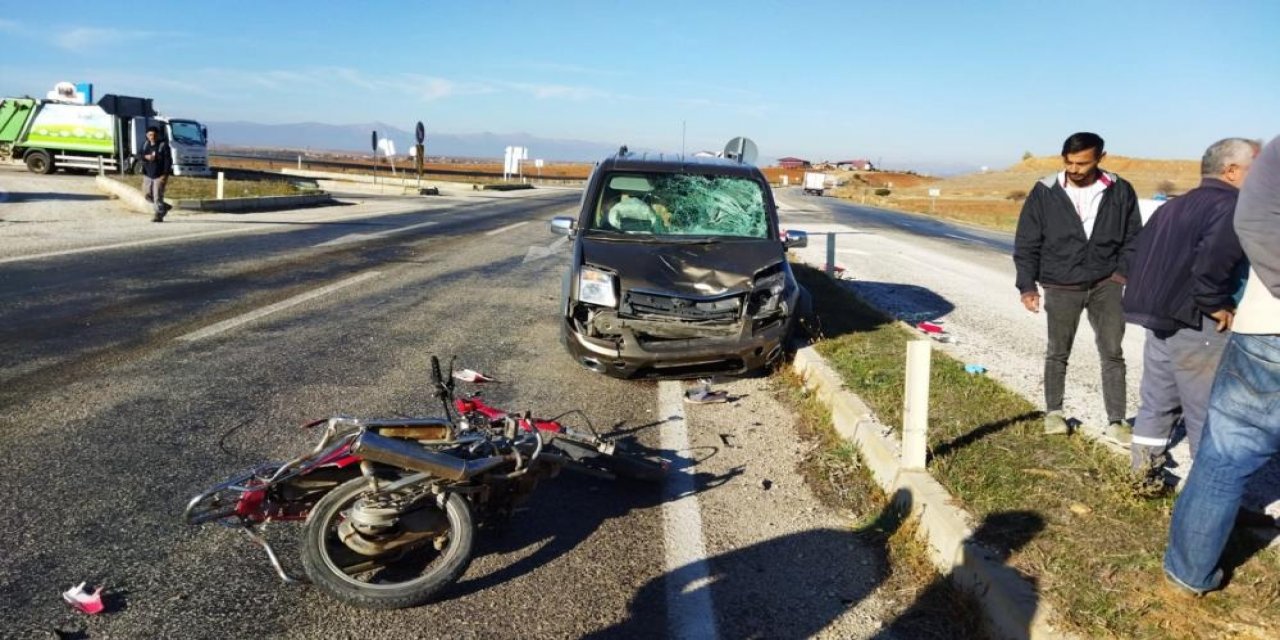 Konya’da hafif ticari araç motosiklete çarptı, sürücü hayatını kaybetti