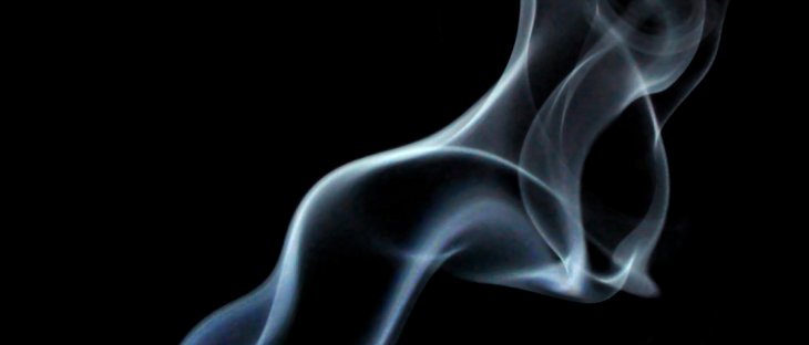 Sigara kullanımı kadınlarda idrar kaçırma problemini tetikliyor