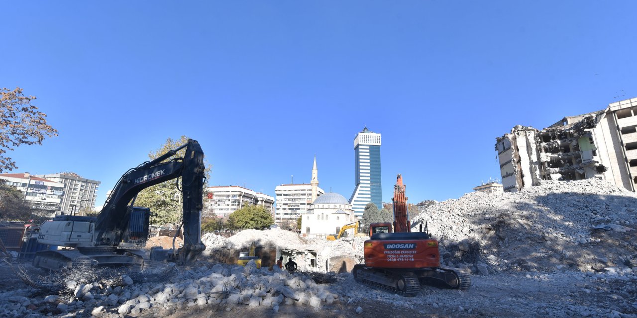 Konya Büyükşehir binası yıkımında sona geliniyor