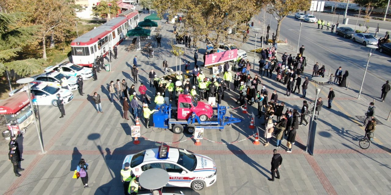 81 ilde aynı anda başladı! Hayat kurtaran emniyet kemerinin önemi anlatılıyor