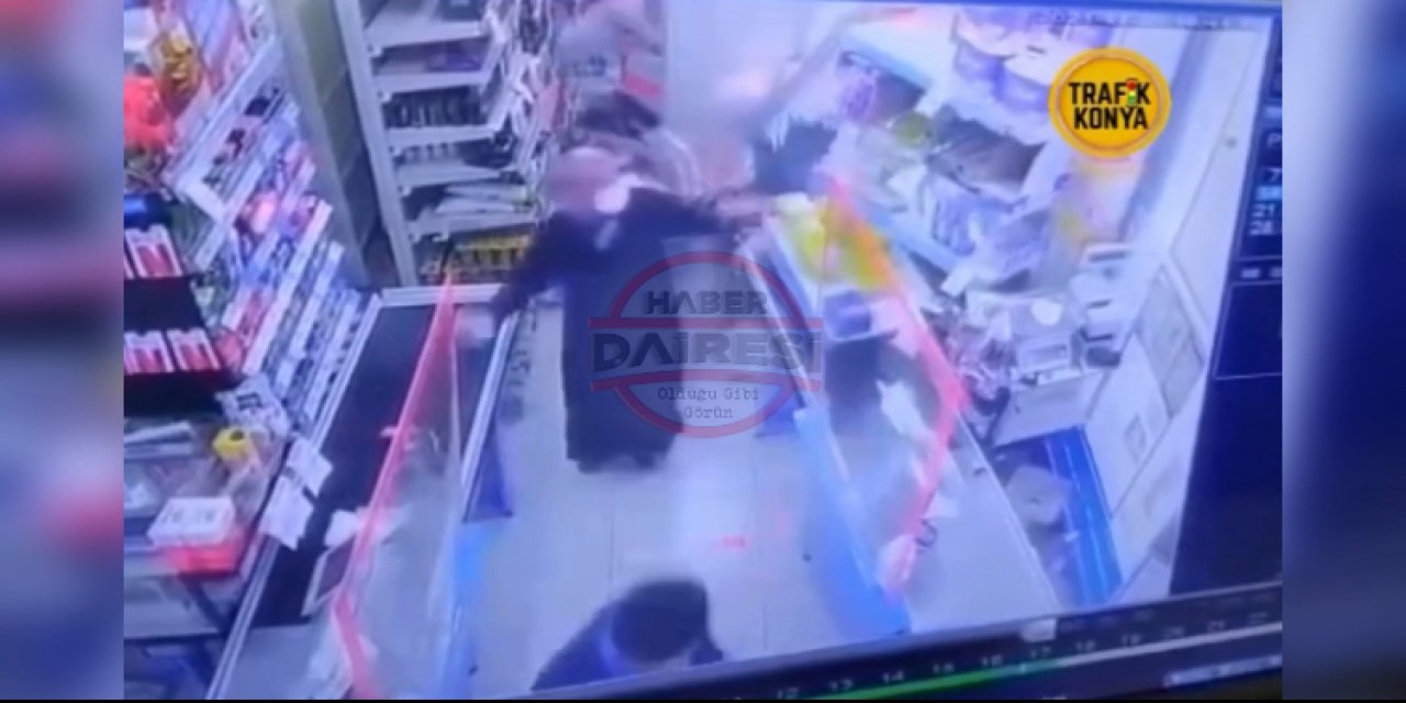 Konya’da otomobil markete girdi, yaşlı kadın saniyelerle kurtuldu