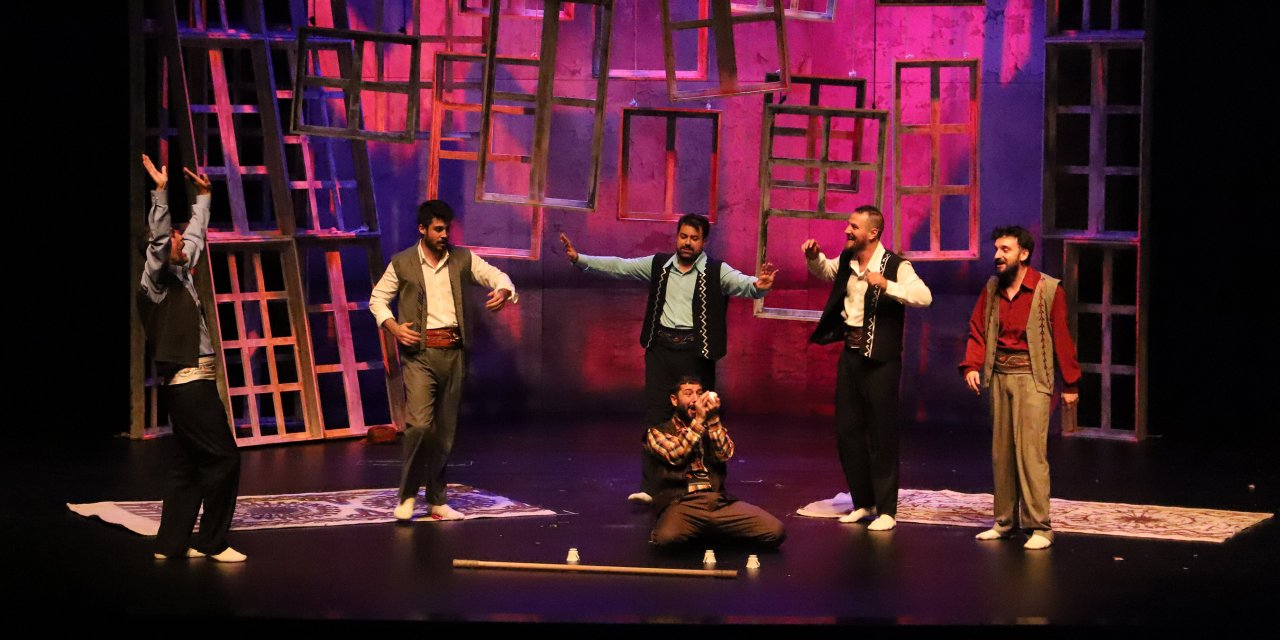 Konya Şehir Tiyatrosu “Misafir” oyununu Akşehirlilerle buluşturdu