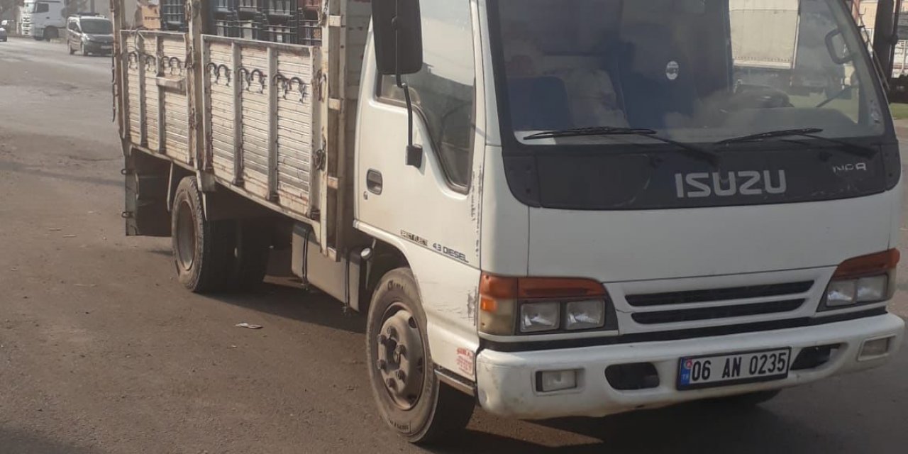 Yol kenarına bırakılan 1 tondan fazla elma çalındı, JASAT satmaya götürürken yakaladı