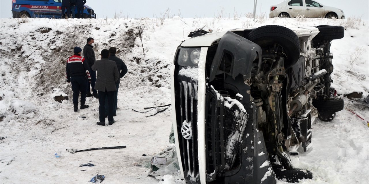 Konya dönüşü feci kaza: 2'si ağır 18 yaralı