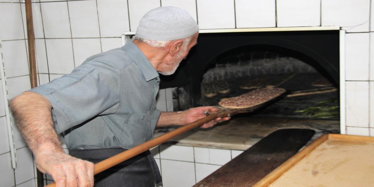 Konya'nın 65 yıldır kürek uzatan etliekmek ustasını mesleğe başlatan ilginç olay