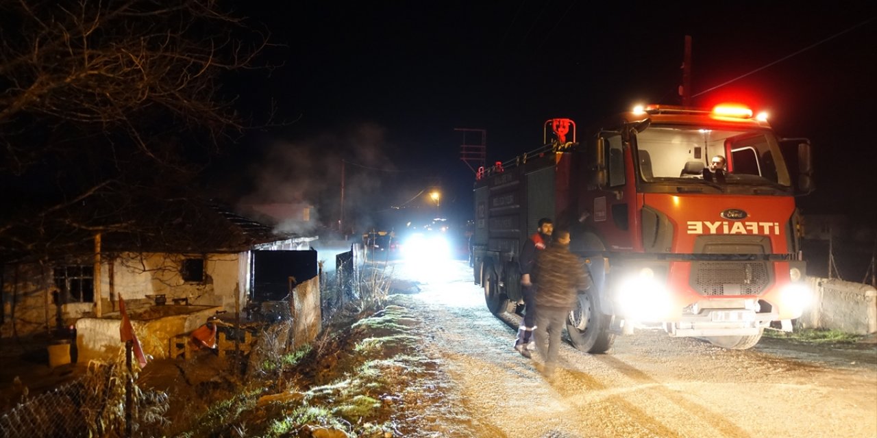Amcasının oğlunu vurup bir de evini yaktı