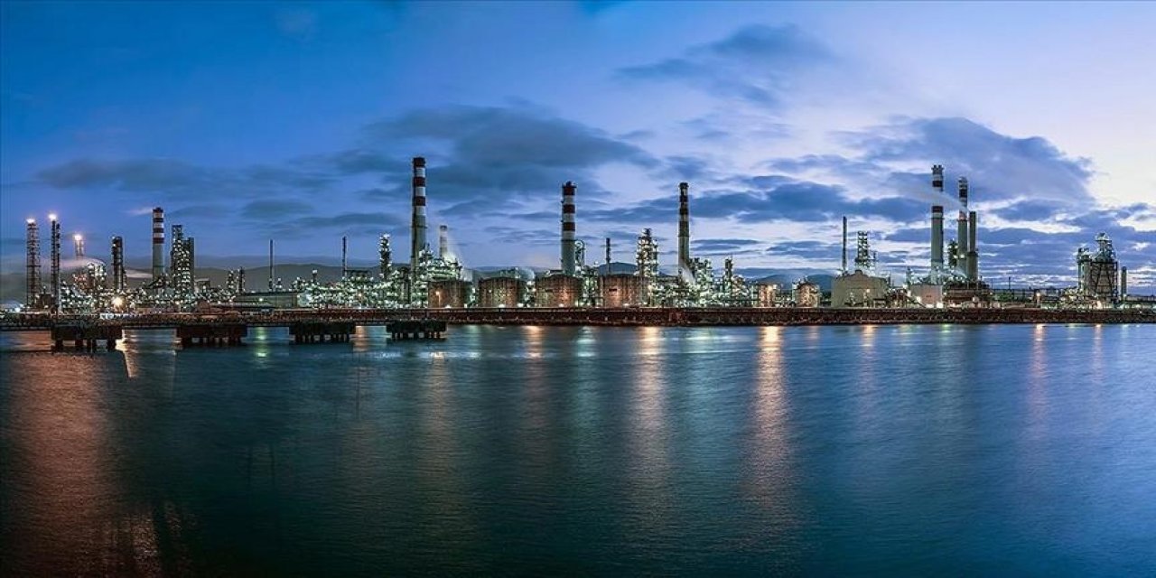 Oil down as uncertainties over new variant trigger investor caution