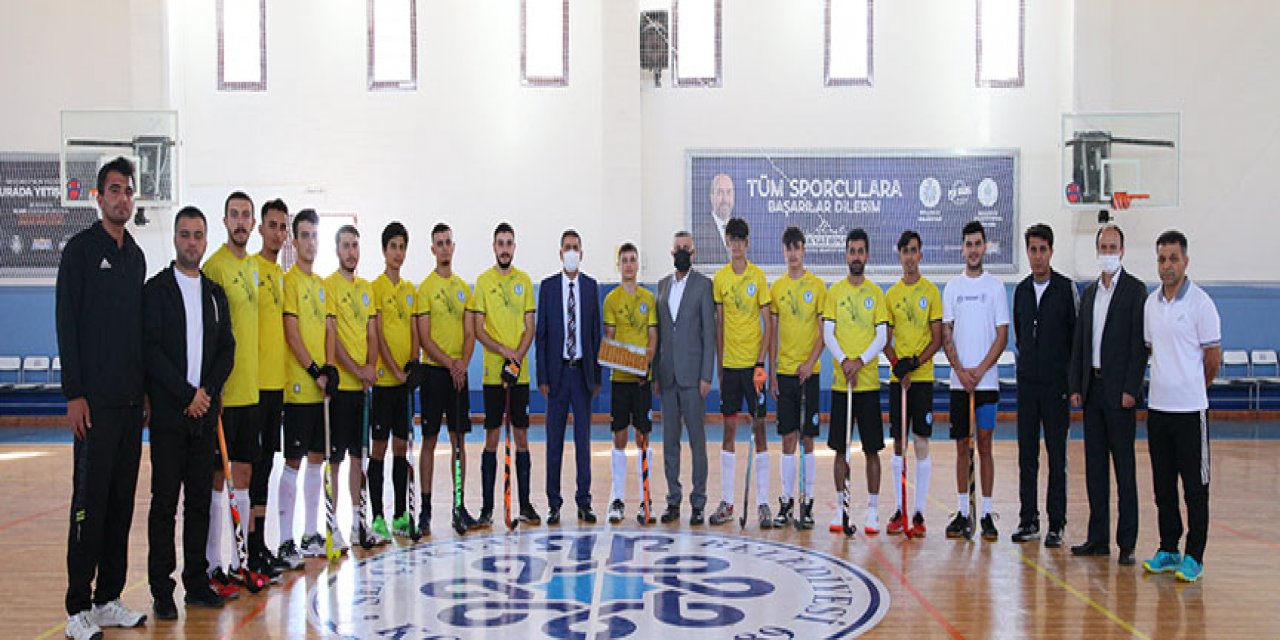 Selçuklu Belediyesporlu hokeycilere milli davet