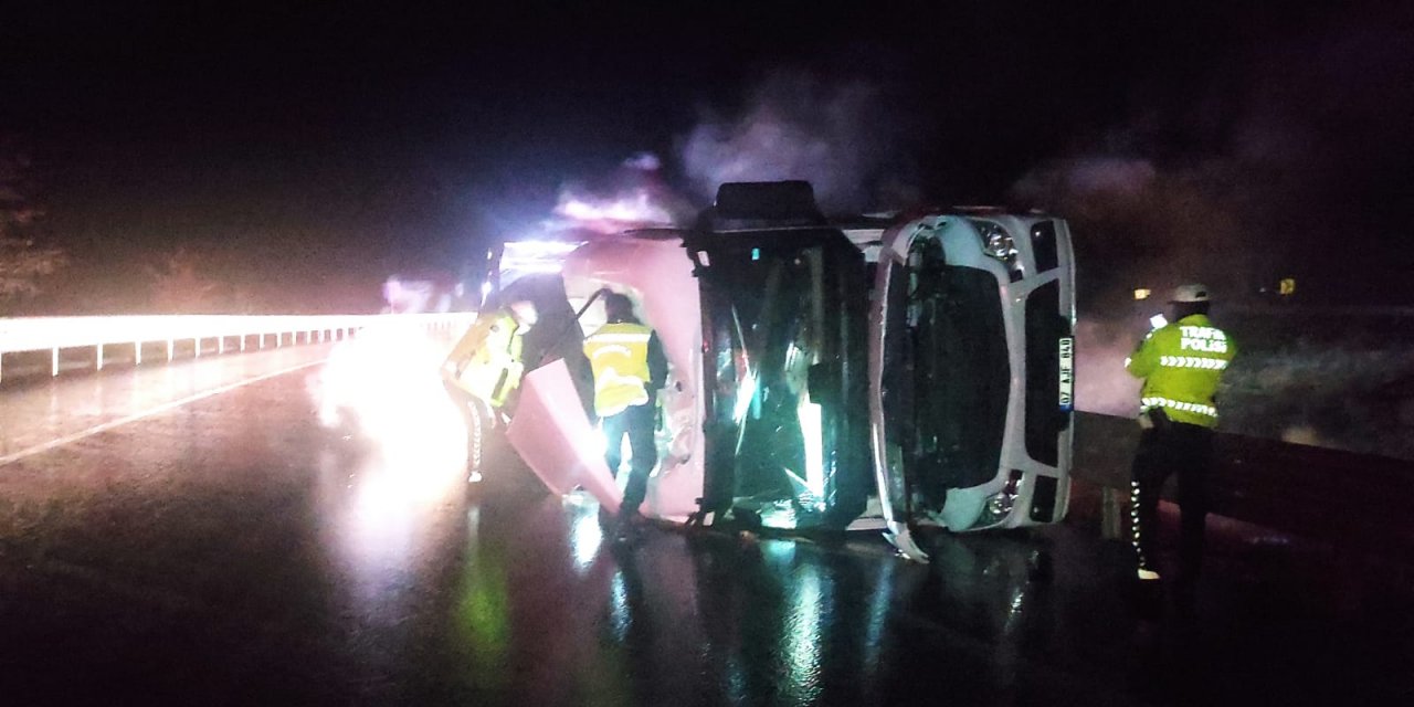 Konya’da TIR devrildi, sürücü yaralı kurtuldu