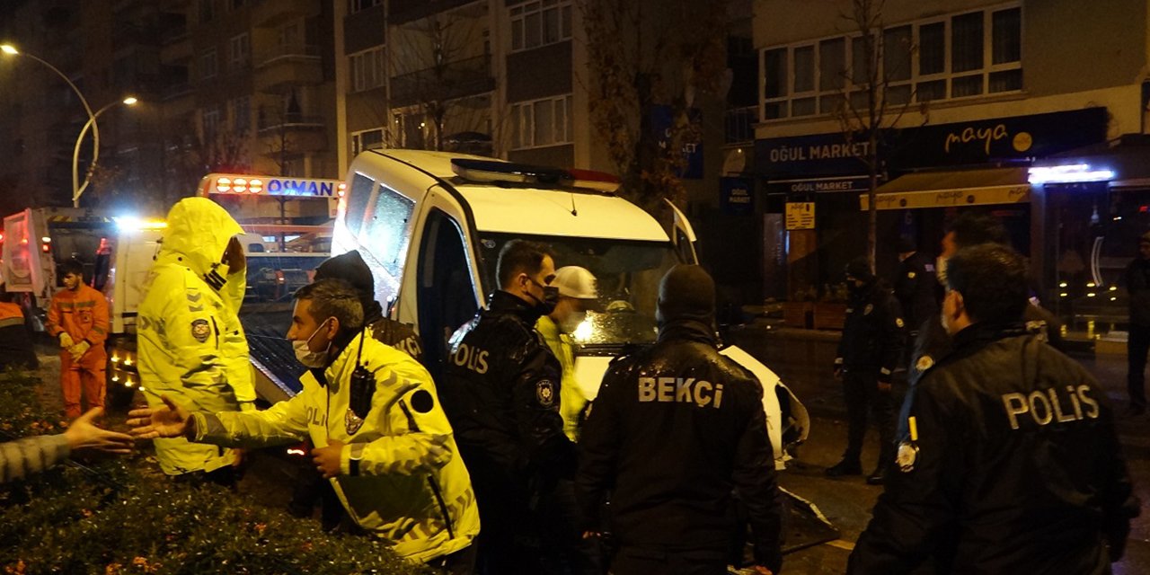 Kavga ihbarına giden polis araçları çarpıştı: 2 polis yaralandı