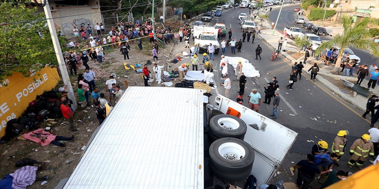 Korkunç kaza! Göçmenleri taşıyan TIR devrildi: 54 ölü, 59 yaralı