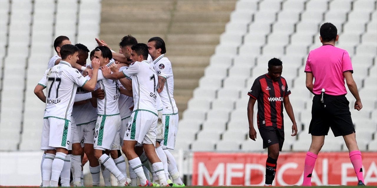 Trabzon kaybetti, Konyaspor zirveye bir adım daha yaklaştı