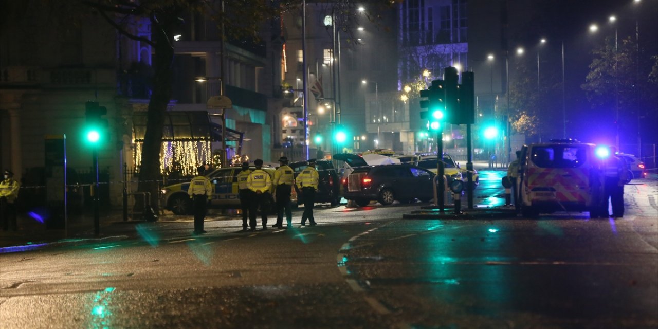 Londra’da bankaya silahla giren bir kişi vurularak öldürüldü