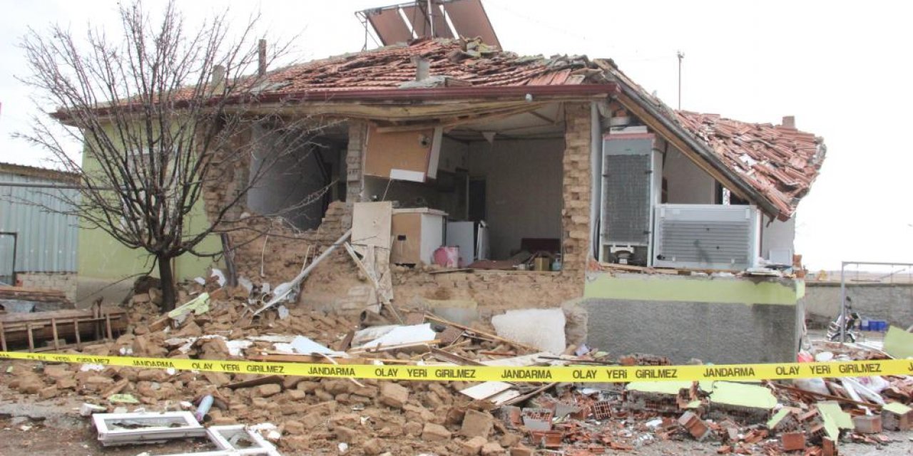 Çay demlemek için ocağı yaktı, mutfak tüpü bomba gibi patladı