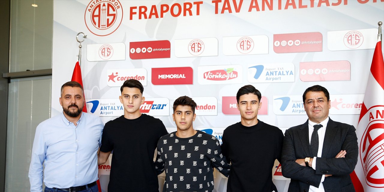 Antalyaspor, 3 futbolcuyla sözleşme imzaladı