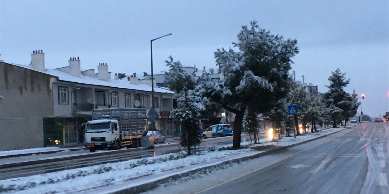 Kulu'ya mevsimin ilk karı yağdı