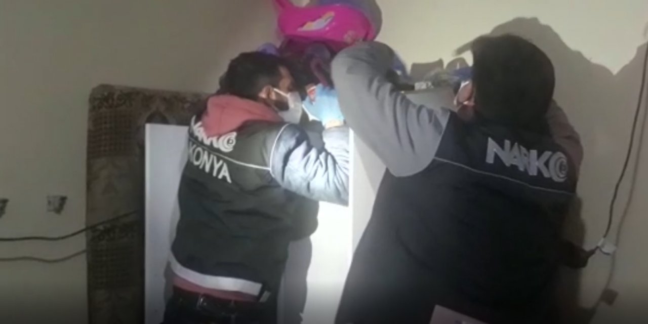 Konya’da 185 polisle 11 adrese uyuşturucu baskını! O an kamerada