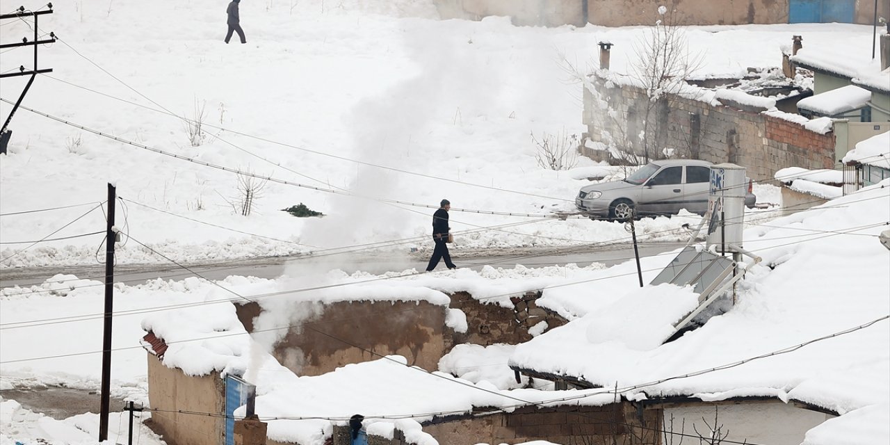 Bugün Konya’da da görüldü! Kar yağarken gök gürler mi?