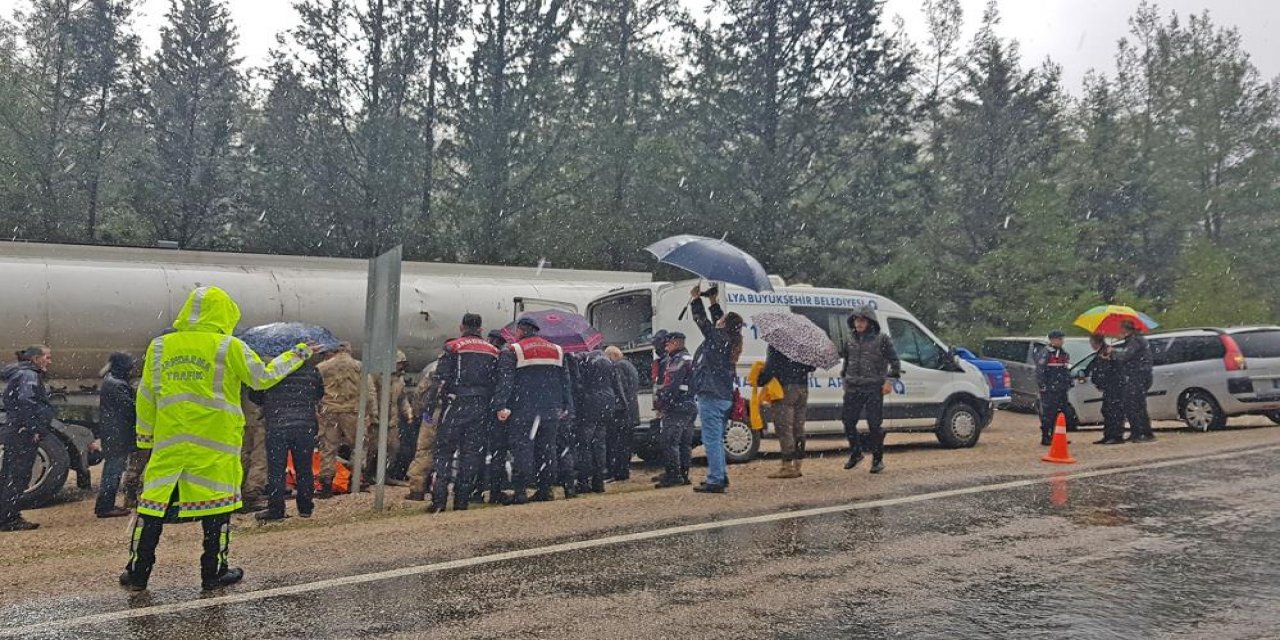 Konya'ya gelen TIR sürücüsünden acı haber! Geriye ayılarla çektiği 'selfie'ler kaldı