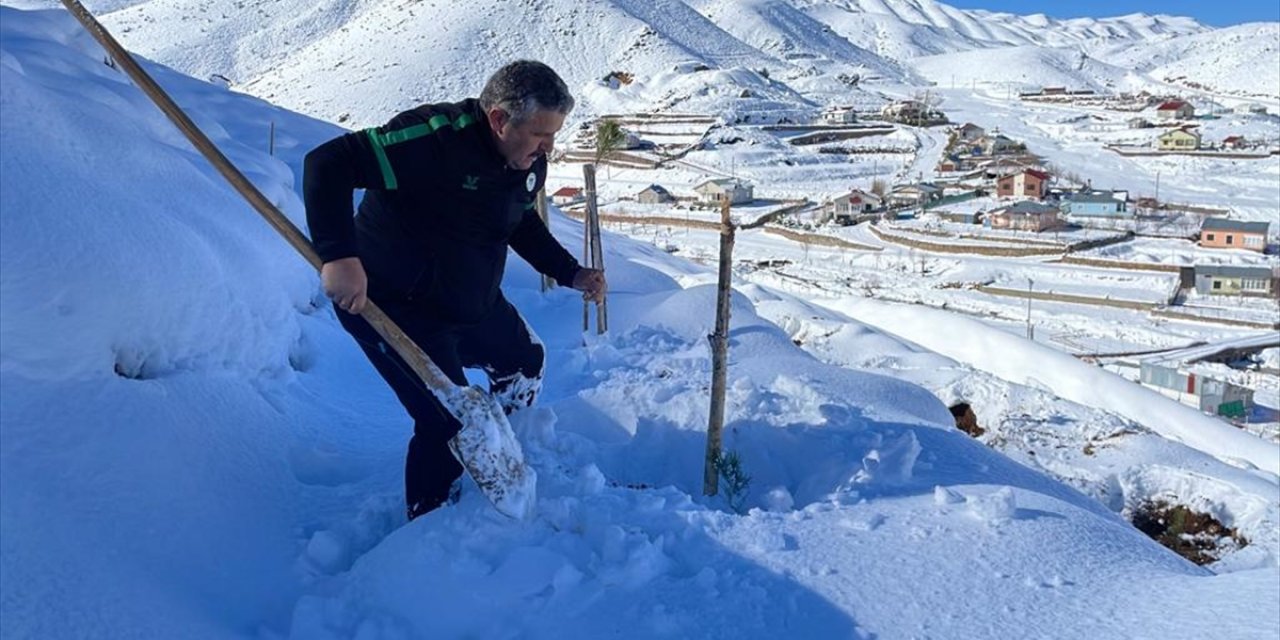 Konyalı vatandaşın 'yeşil' aşkı! Yoğun kar da durduramadı