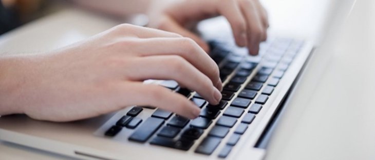 Üniversiteliler interneti 'yalnız' oldukları için kullanıyor