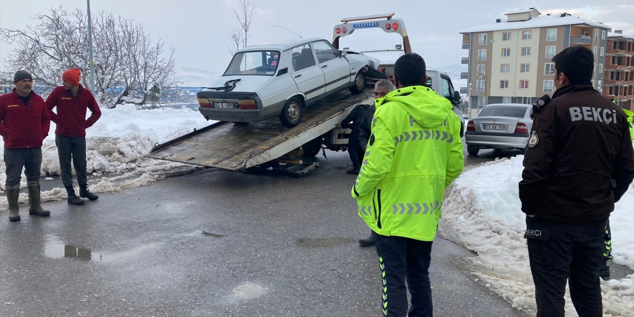 Konya'da iki otomobil çarpıştı! 7 yaralı var