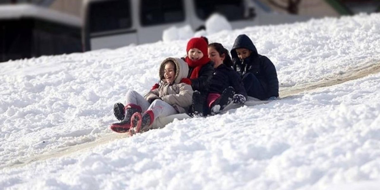Karaman'da kar nedeniyle okullar yarın tatil edildi