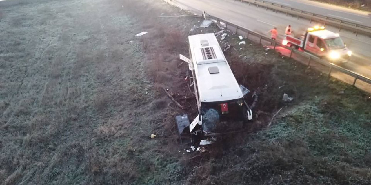 Yolcu otobüsü tarlaya uçtu! Çok sayıda yaralı var