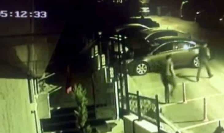 Evden anahtarını aldıkları otomobili çaldılar!