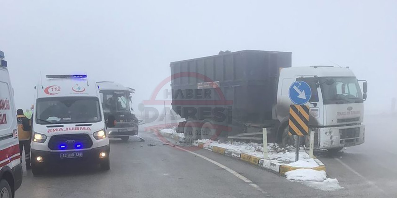Konya’da turistleri taşıyan midibüs, kamyonla çarpıştı! Yaralılar var