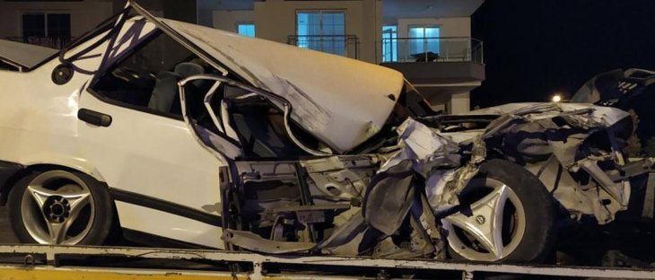 Hurdaya dönen otomobilden sağ çıkarak kaçtı