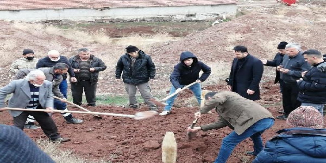Eşinin kavga ettiğini öğrenince şüphelendi! Gerçek mezarı açılınca ortaya çıktı