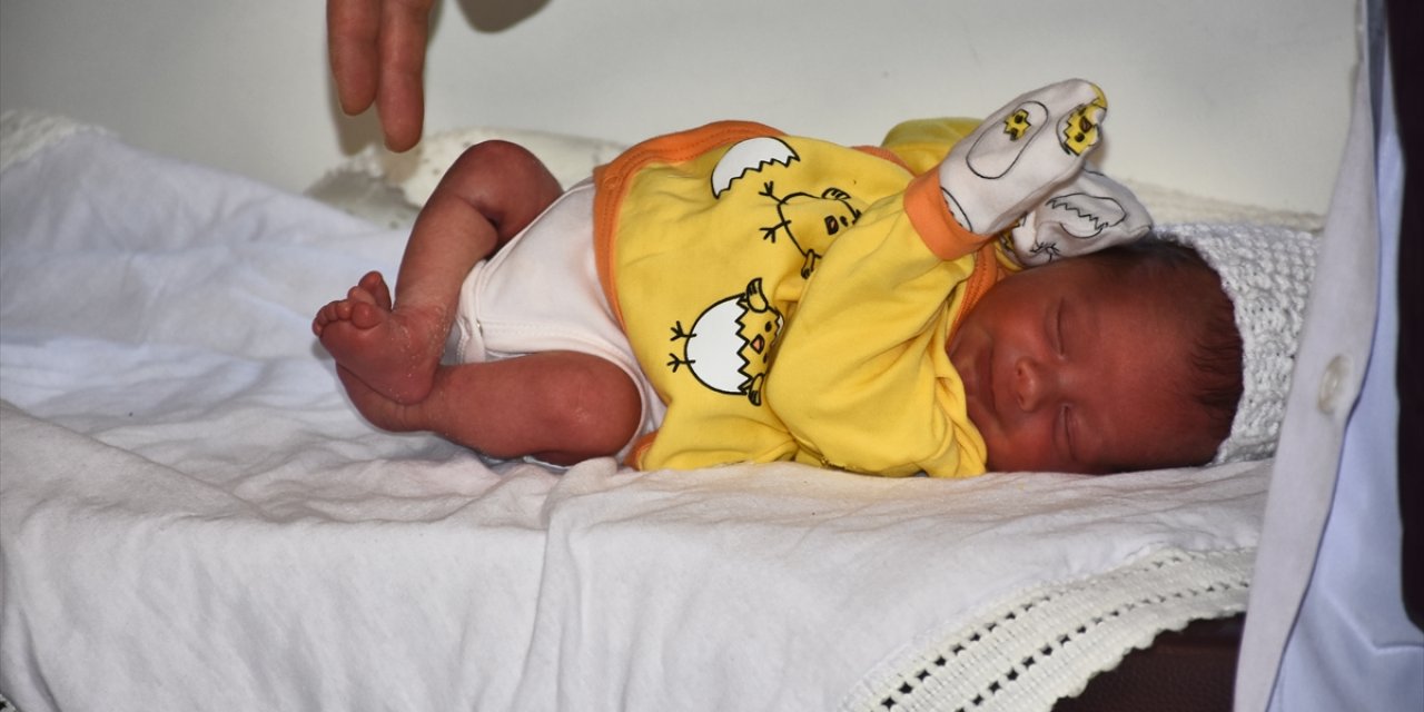 Konya'da bacağı gelişmeyen bebek anne karnında lazerle ameliyat edildi