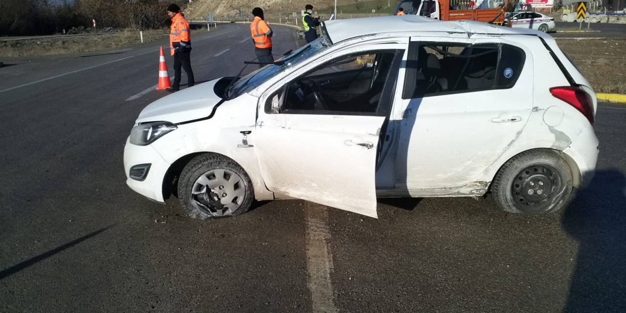 Konya yolunda otomobil takla attı! 5 öğretmen yaralandı