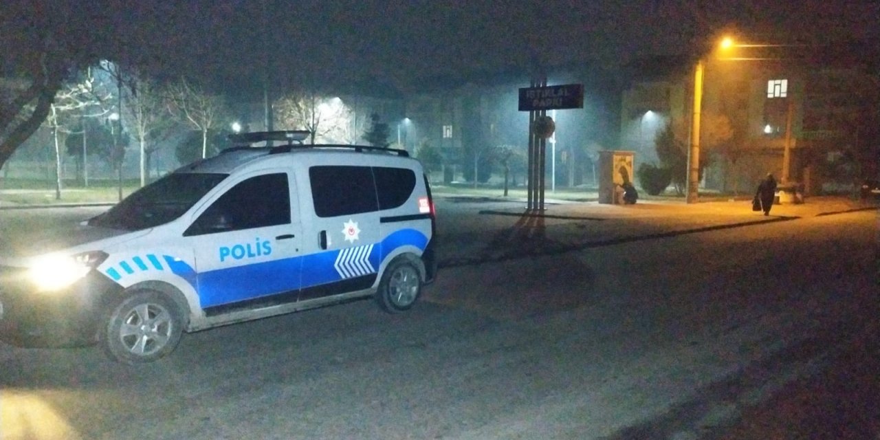 Konya’da yılın son saatleri iki grup parkta birbirine girdi