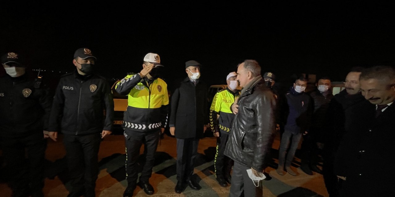 Konya Valisi Özkan, yılbaşı gecesi denetim yapan ekipleri ziyaret etti