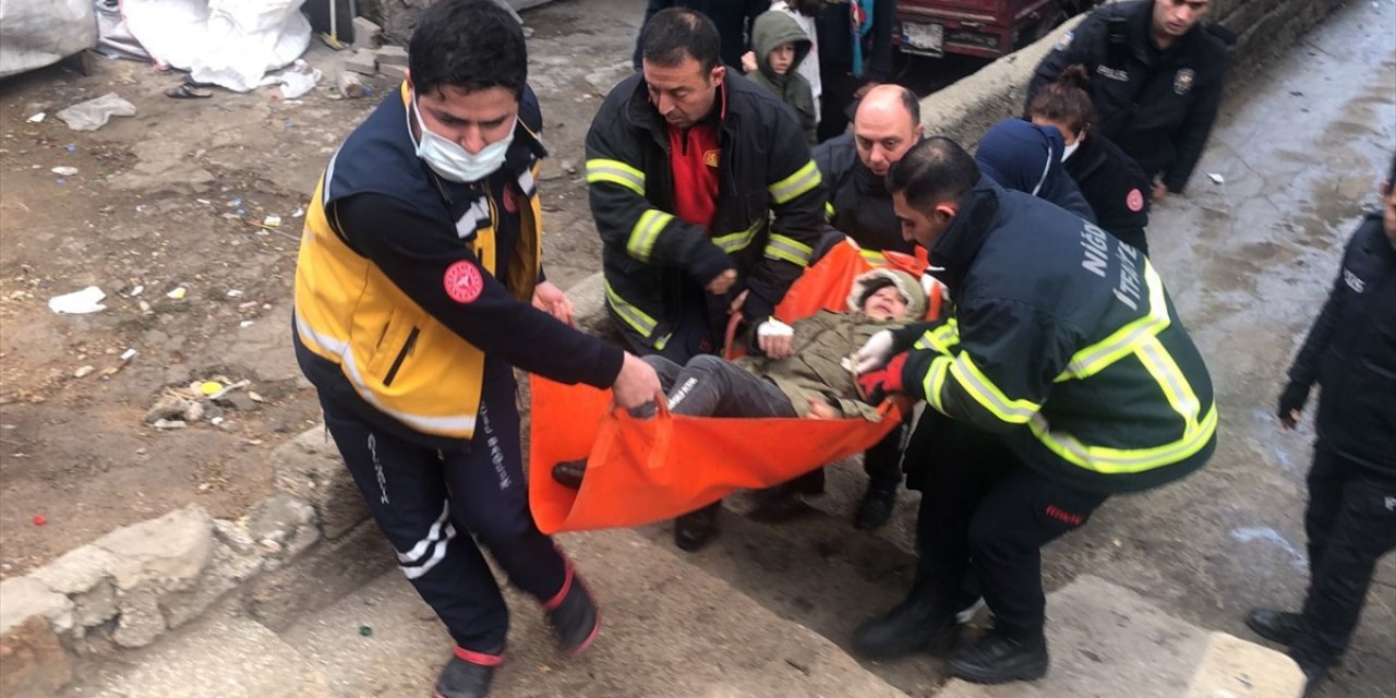 10 yaşındaki çocuğun yüzüne demir saplandı