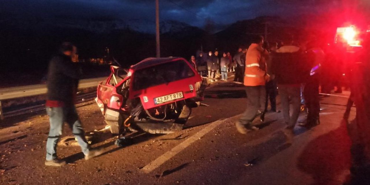 Son Dakika: Konya’da kamyonet otomobille çarpıştı: 2 ölü, 3 yaralı