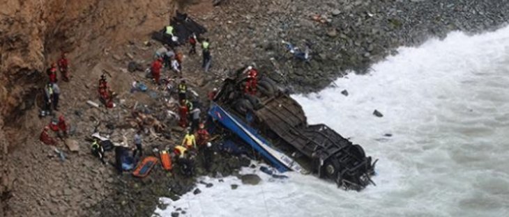 Peru'da otobüs uçuruma yuvarlandı: 19 ölü
