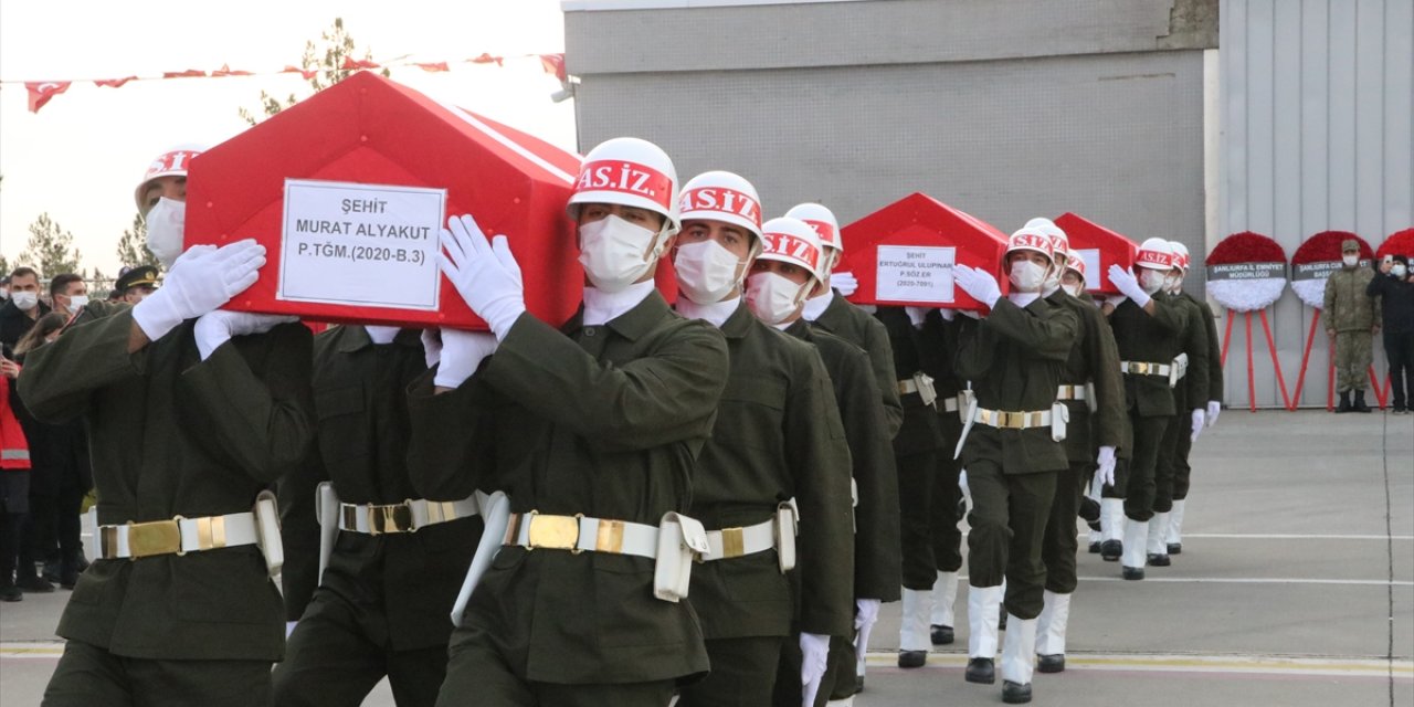 Şehitlerimizin Türk bayrağına sarılı naaşları memleketlerine uğurlandı