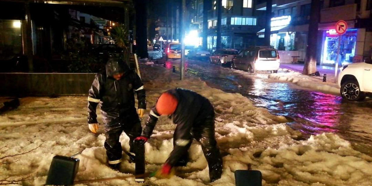 Marmaris'te sağanak ve dolu hayatı felç etti, ekipler yetersiz kaldı